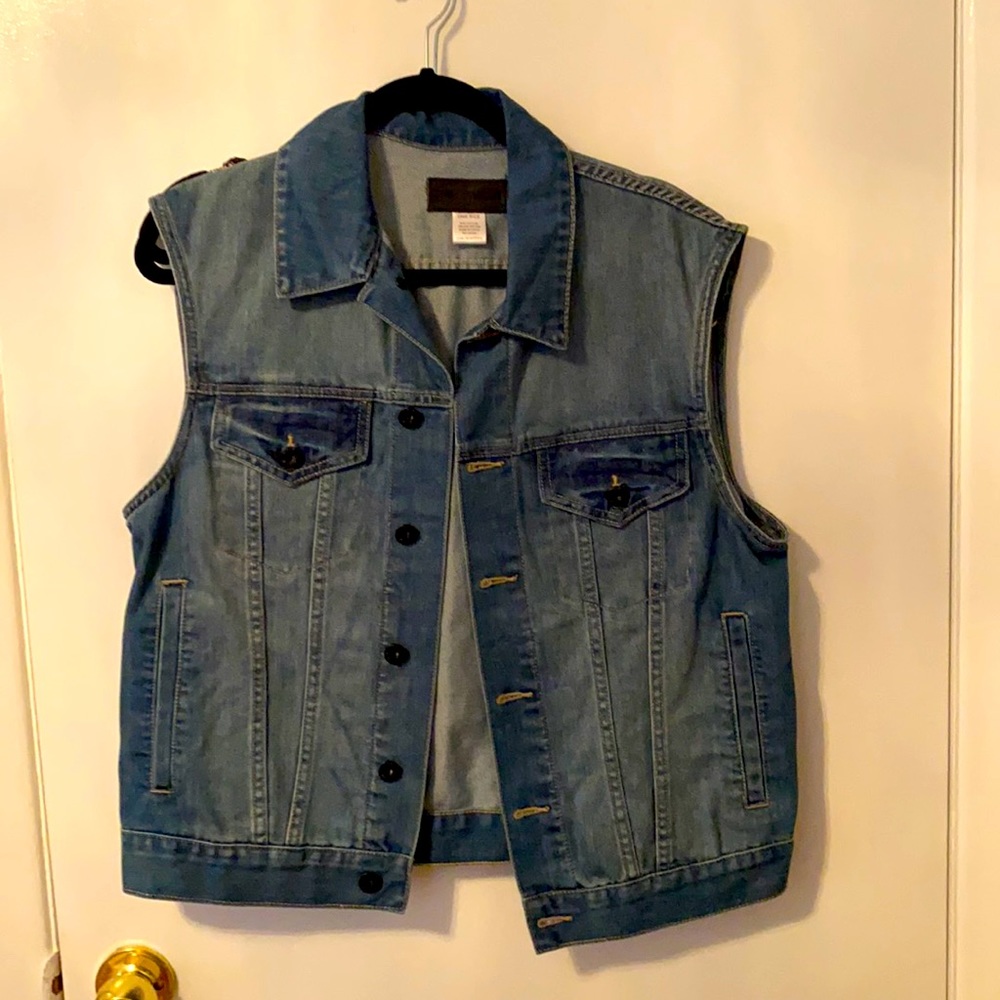 Sleeveless Jean jacket